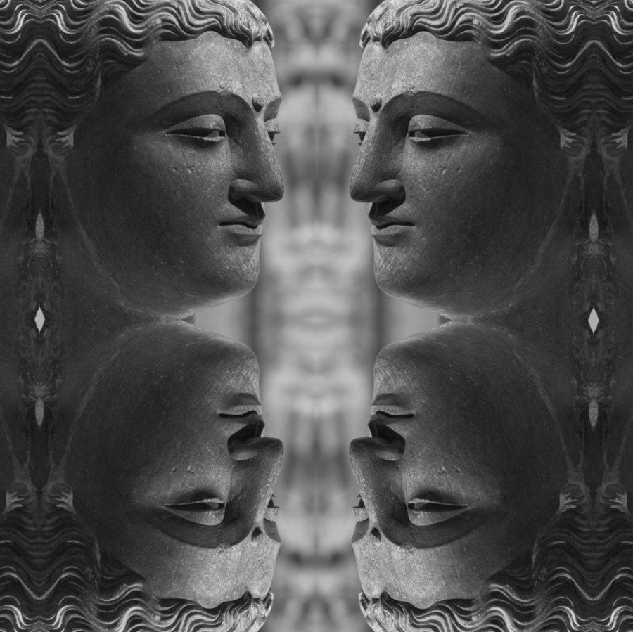 Rijksmuseum, Asia sculpture mirrored in black and white