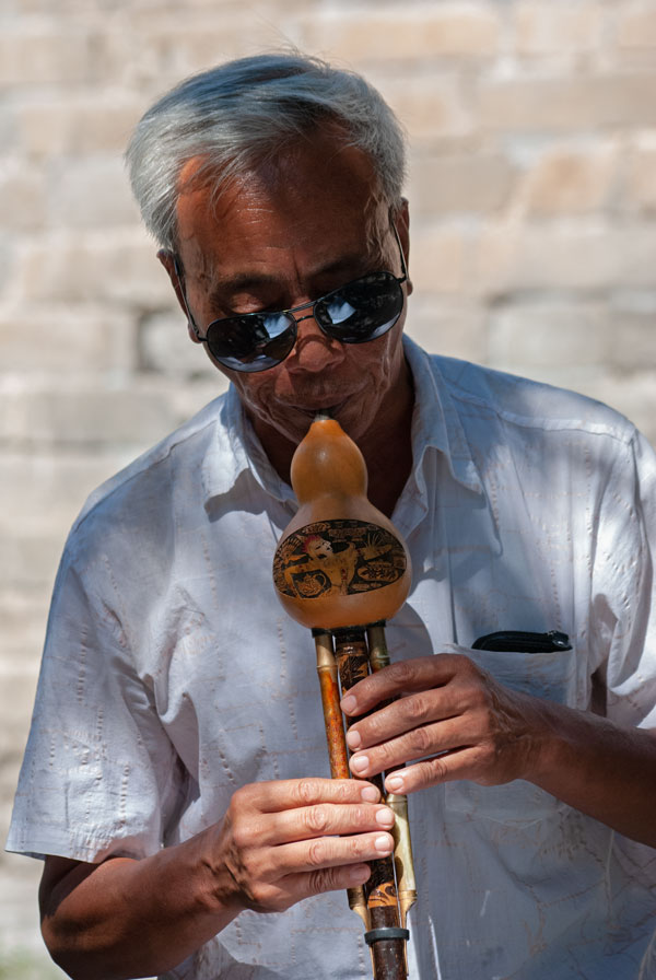 Musician in the Temple of Heaven park, Beijing