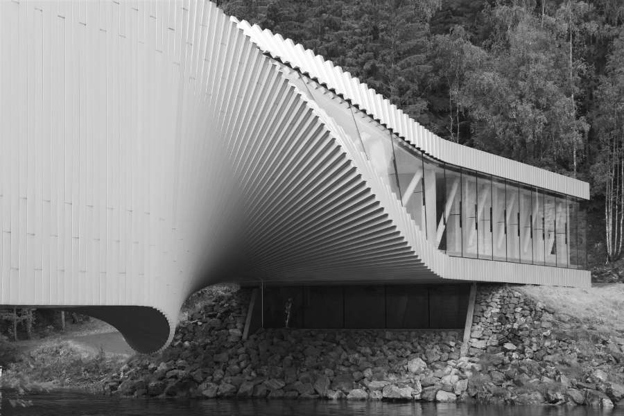 Kistefos museum near Oslo, The Twist in black and white